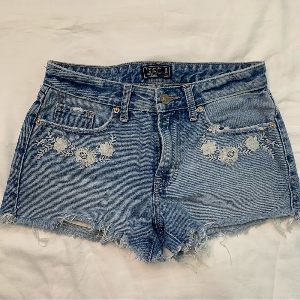 Abercrombie & Fitch size 24/00 Flower Embroidered Denim Shorts